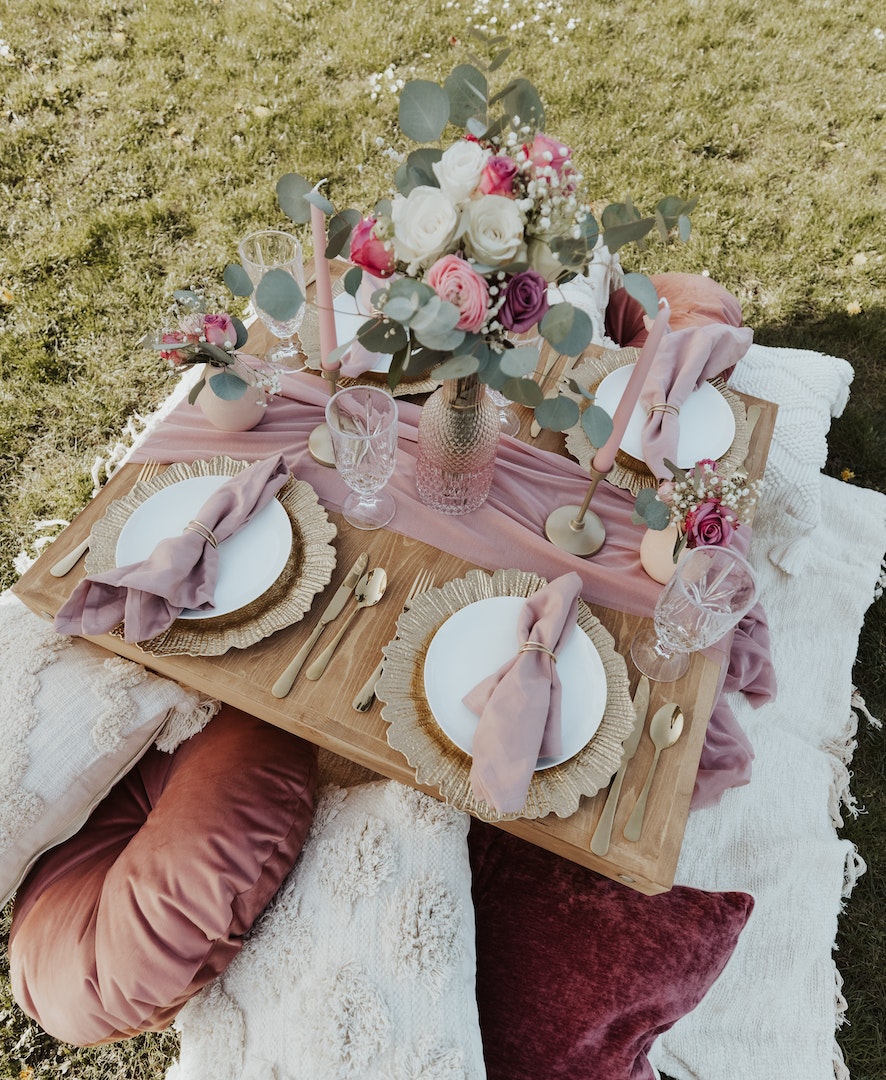 Exploring Salem Oregon: Peony Picnics header image.