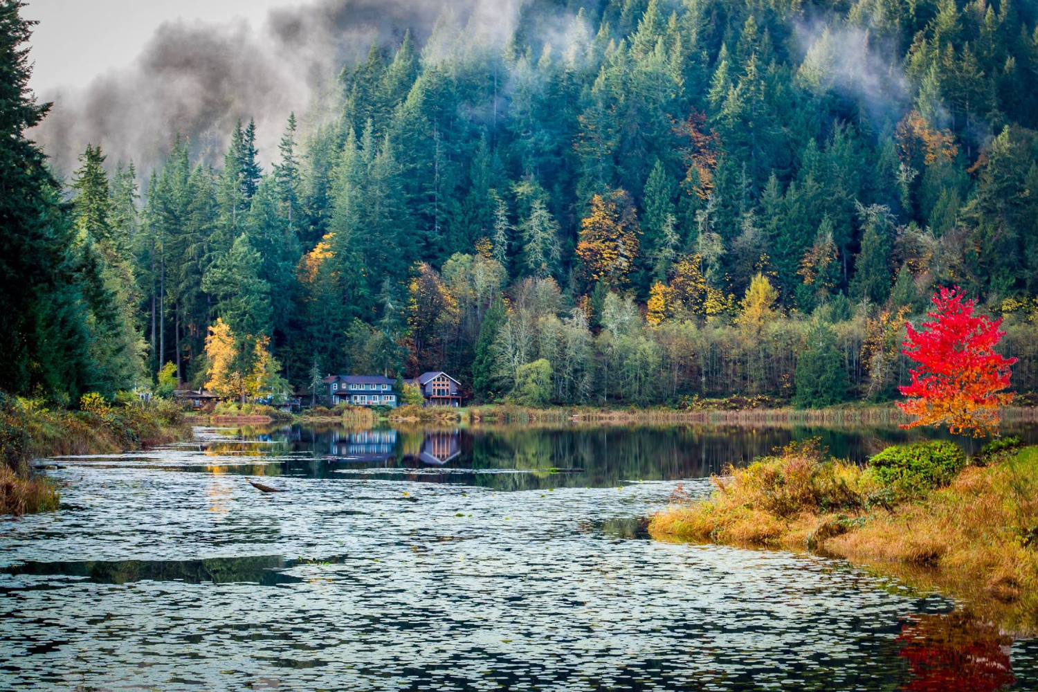 Lake Louise in Sudden Valley, WA during fall with autumn colors