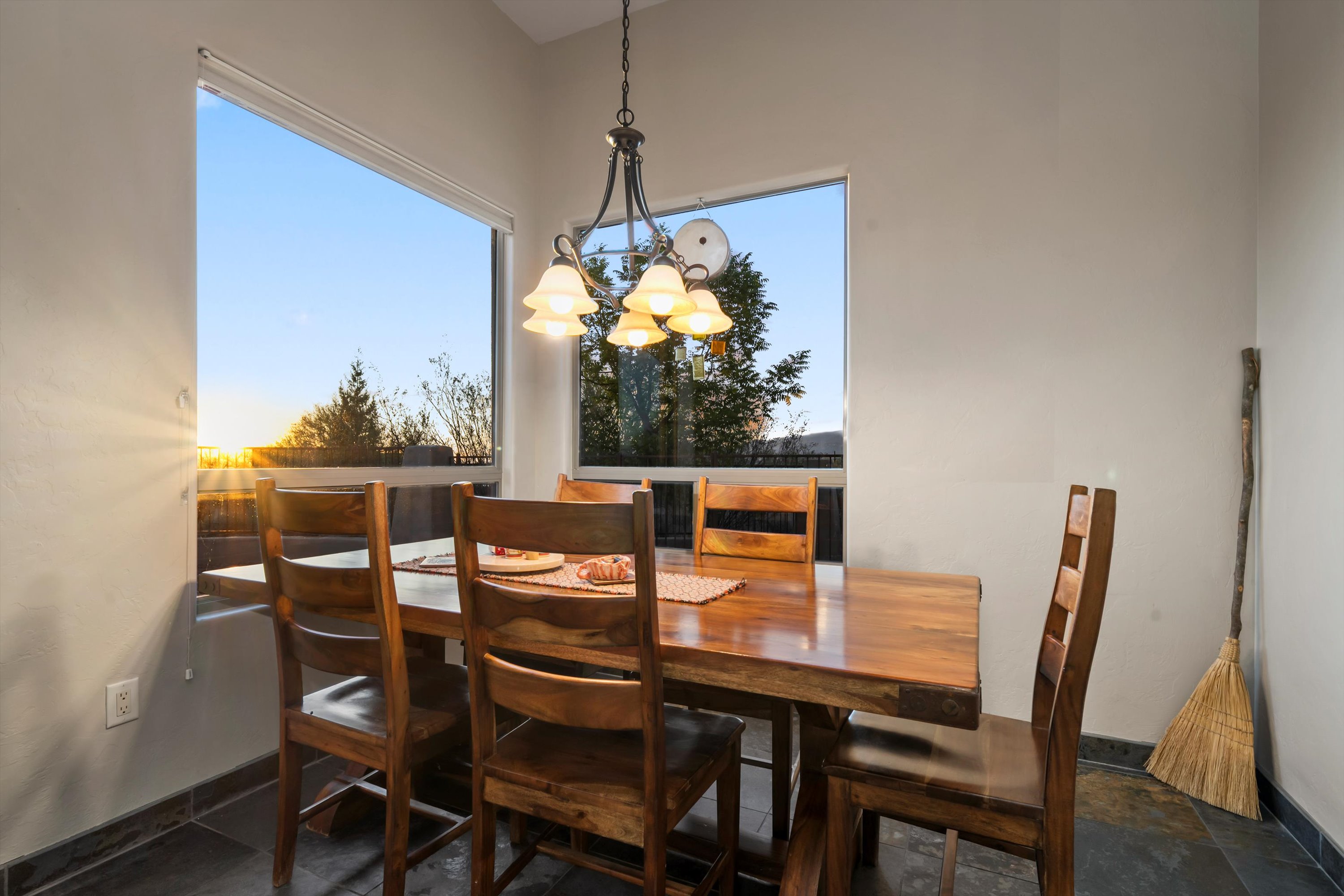 Downsizing Without Debt: How More Homeowners Are Buying Their Next House in Cash header image.