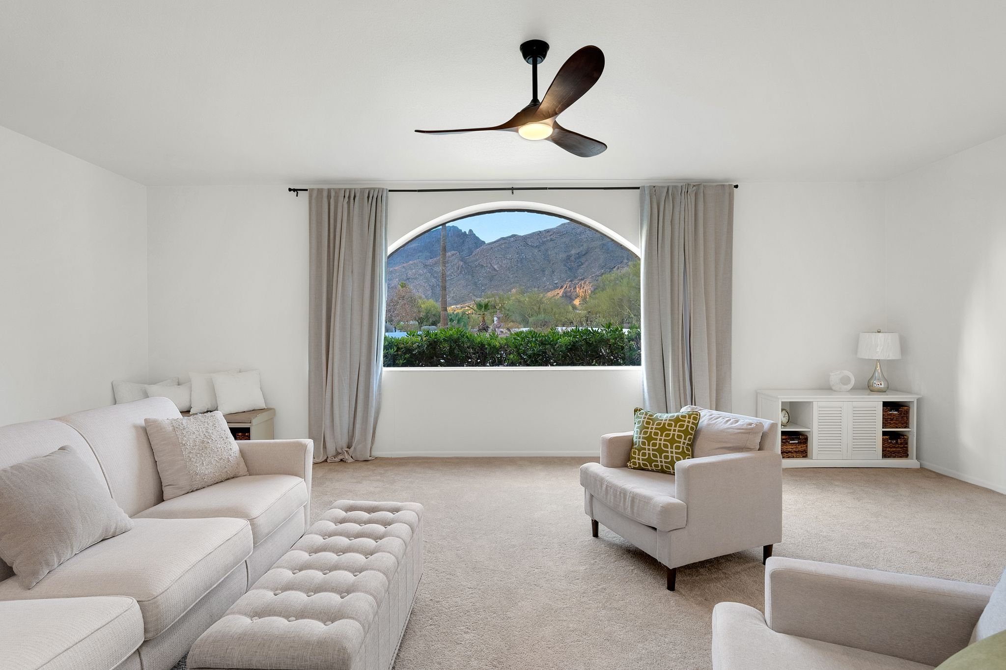 What Buyers Need To Know About Homeowners Association Fees header image.