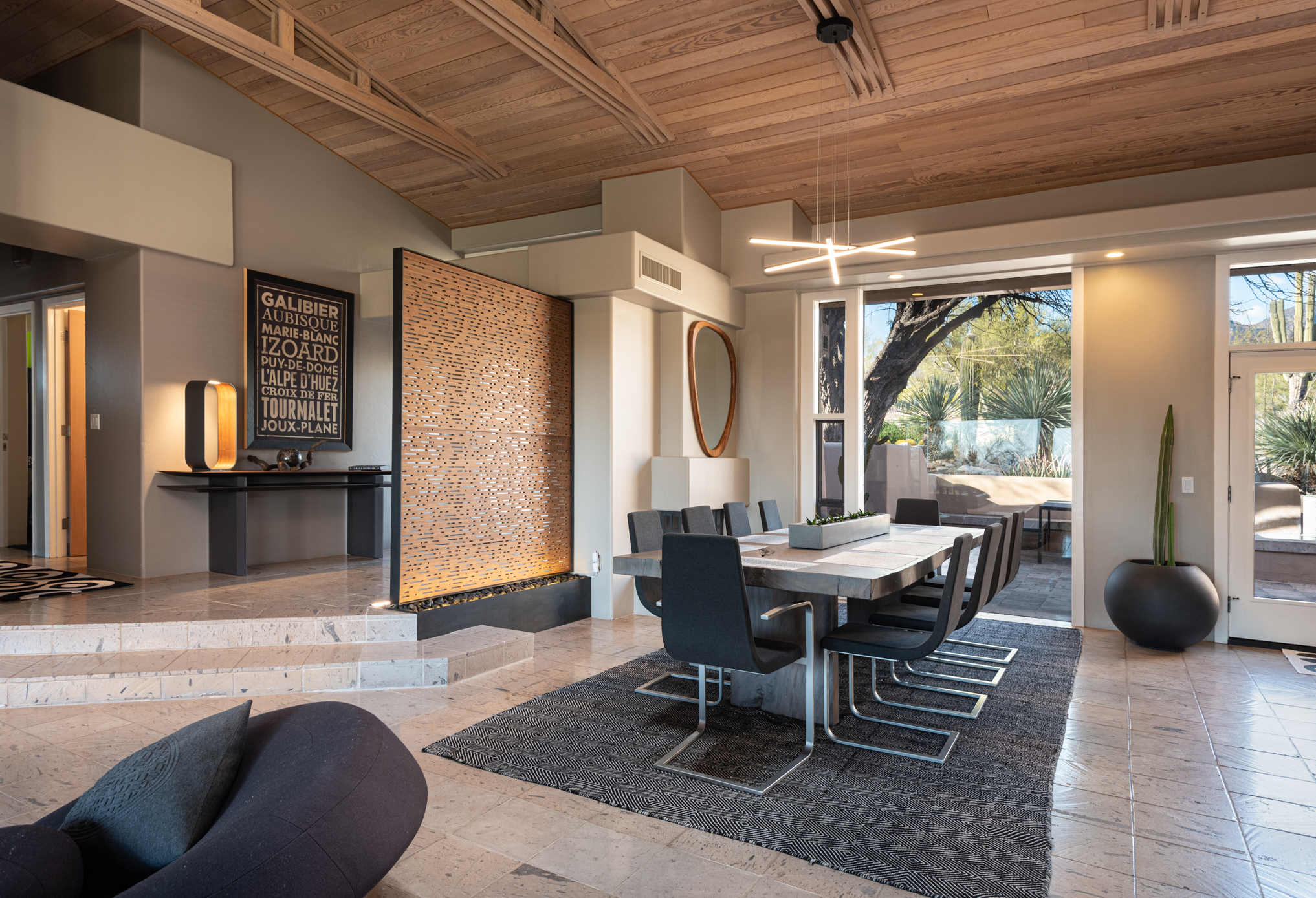 The Latest on the Luxury Home Market header image.