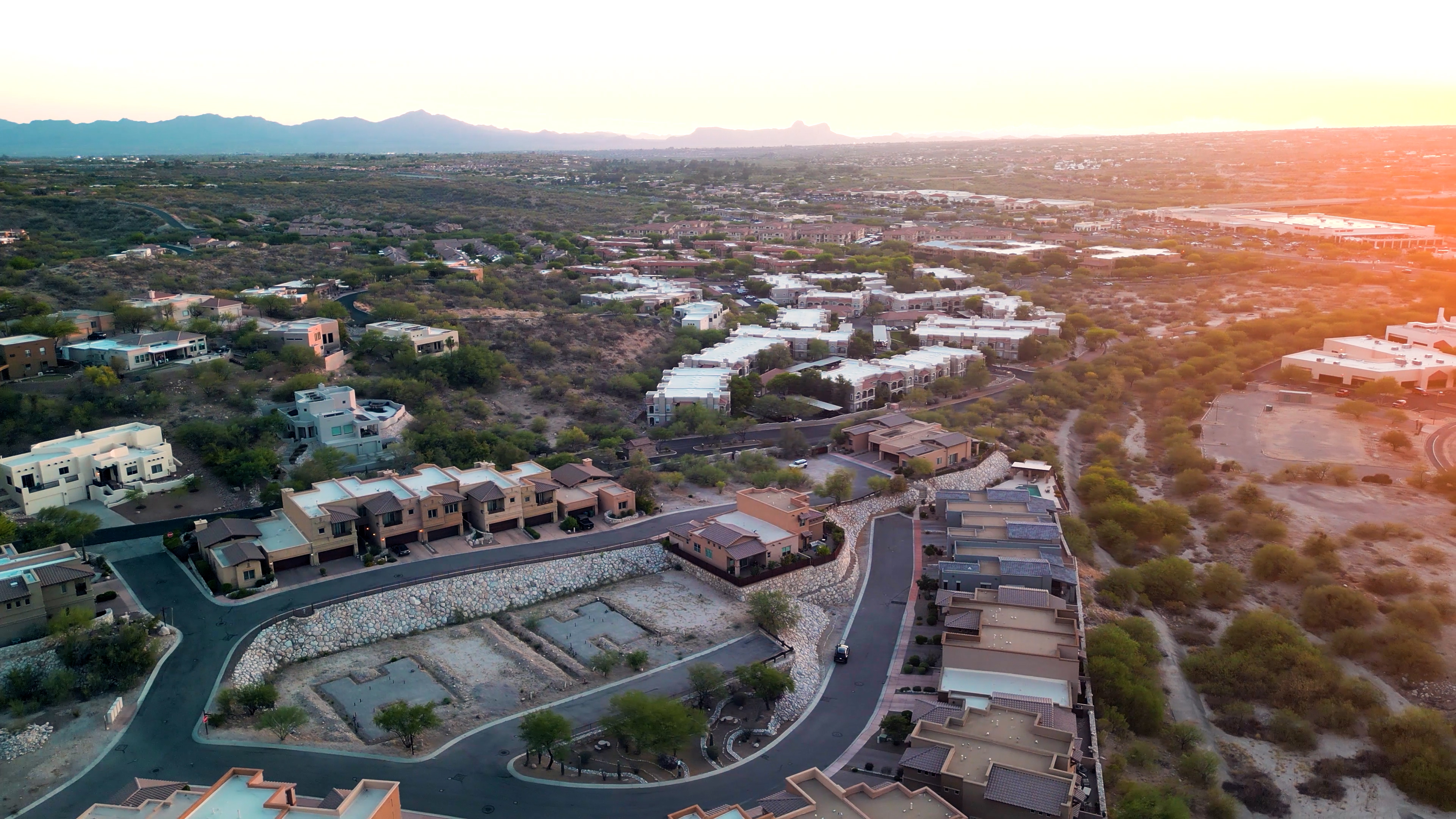 Living in Oro Valley: A Tucson Gem header image.