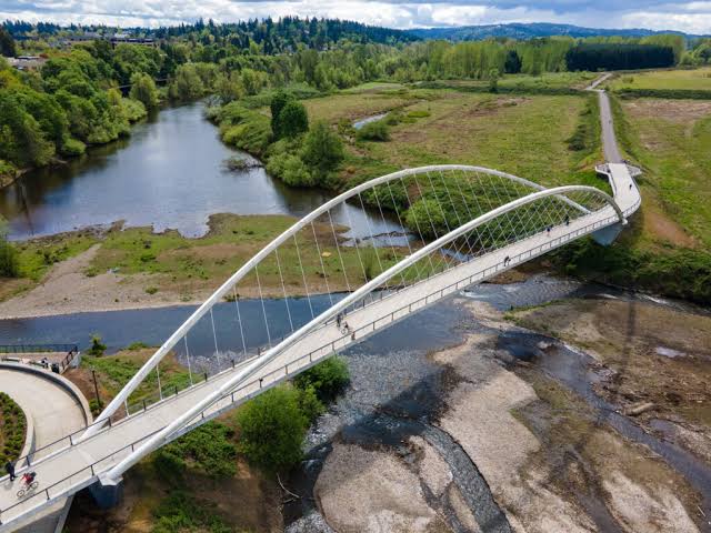 Pedestrian bridge at Minto-Brown Island Park in Salem, Oregon surrounded by scenic natural landscapes and walking trails.