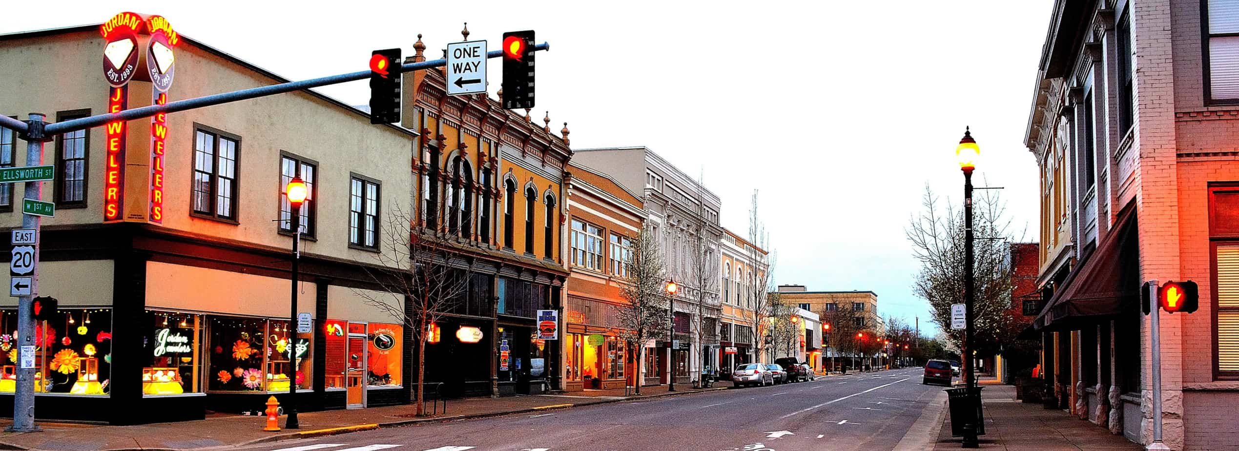 Historic downtown Albany Oregon street with local shops, restaurants, and historic architectures.