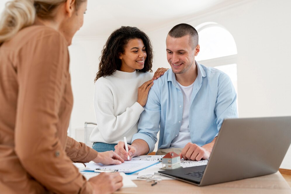 Top 5 Questions to Ask Your Real Estate Agent Before Listing header image.