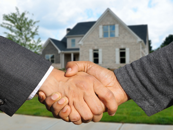 Why an Agent Is Essential When Pricing Your House [INFOGRAPHIC] header image.