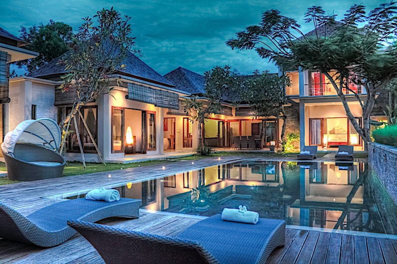 Luxury Homes Are in High Demand header image.