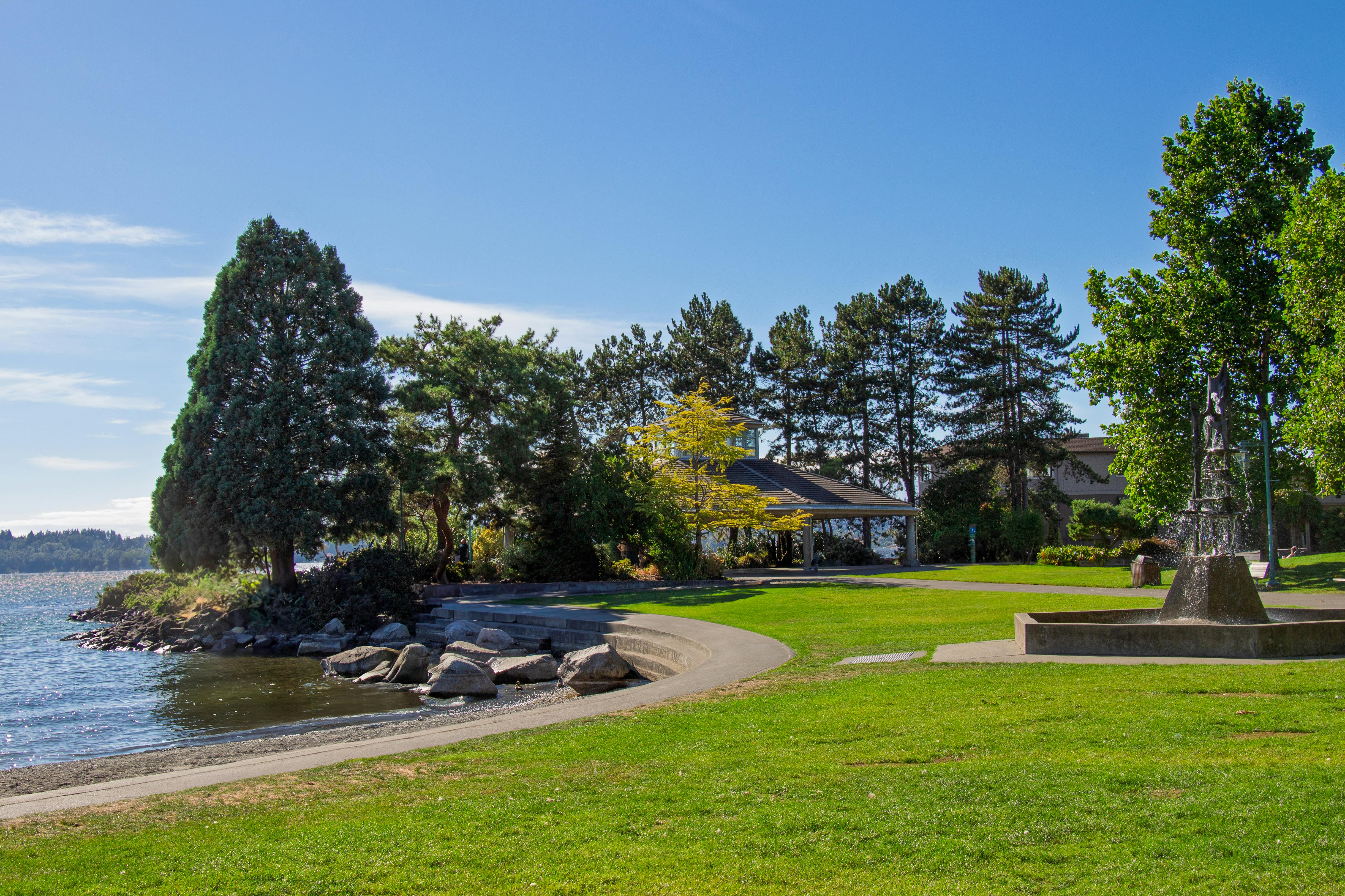 picture of Tranquil Lakeside Park in Kirkland, Washington