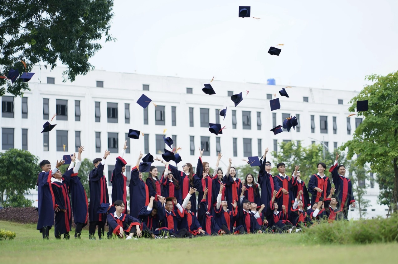COLLEGE BOUND & COVERED: AUTO INSURANCE TIPS FOR STUDENTS AND FAMILIES header image.