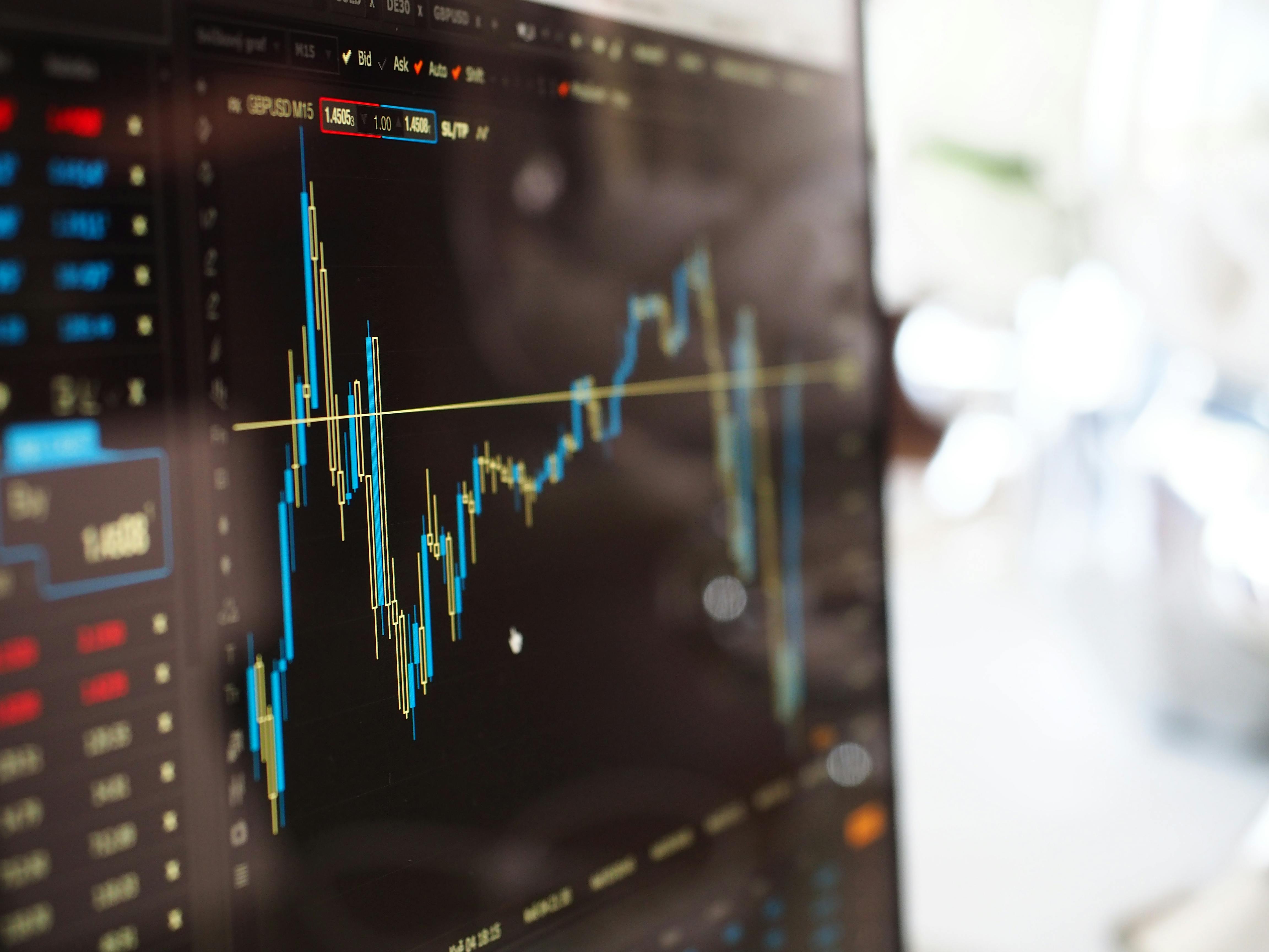 How the Federal Reserve's Interest Rate Drop Impacts the Real Estate Market header image.