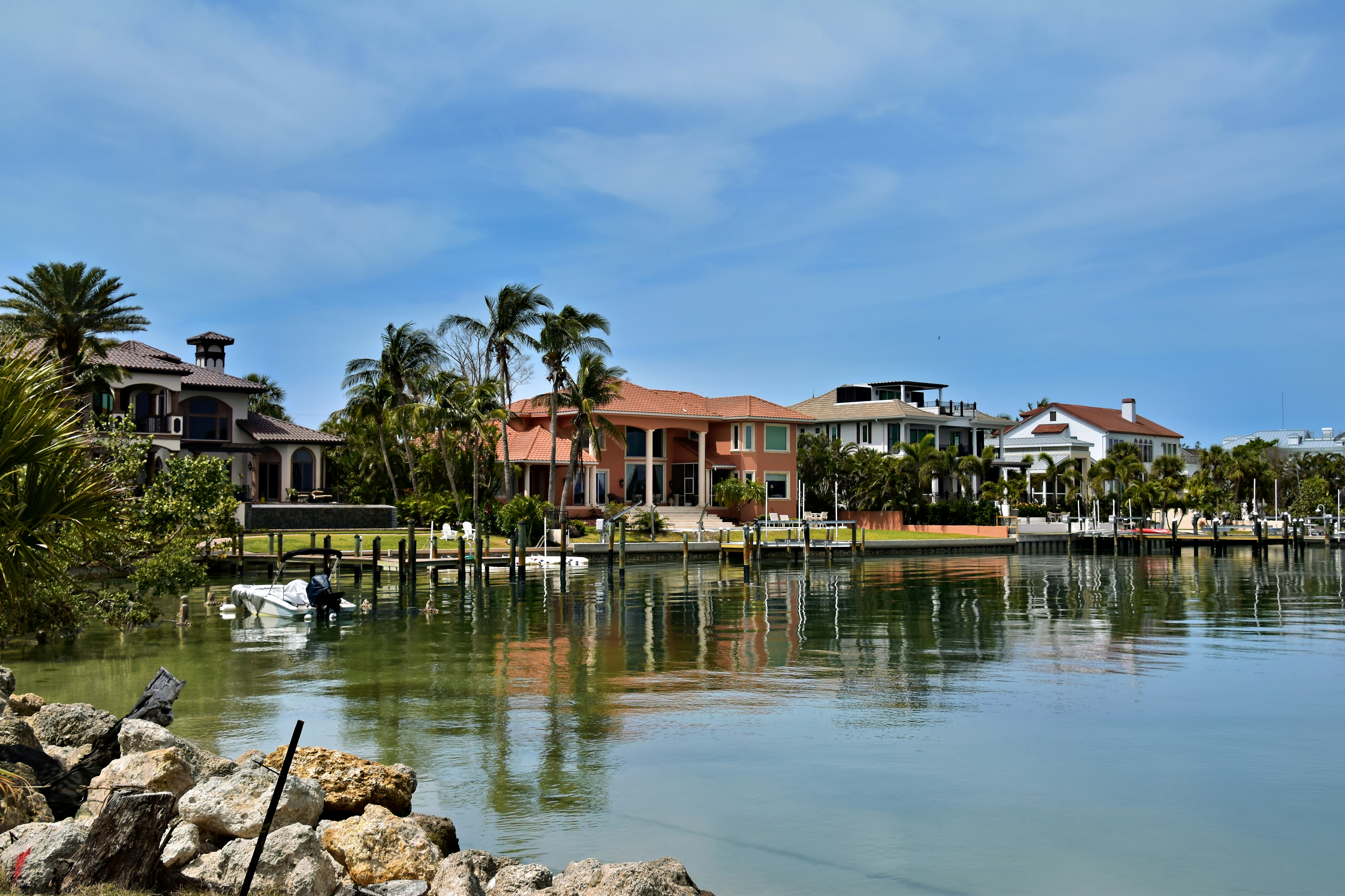 What Buyers Need To Know Before Purchasing Sarasota Waterfront Homes header image.