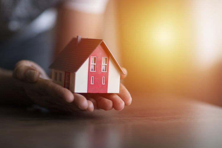 TITLE INSURANCE / HOMEOWNERS INSURANCE AND HOW TO LOWER HOMEOWNERS INSURANCE header image.