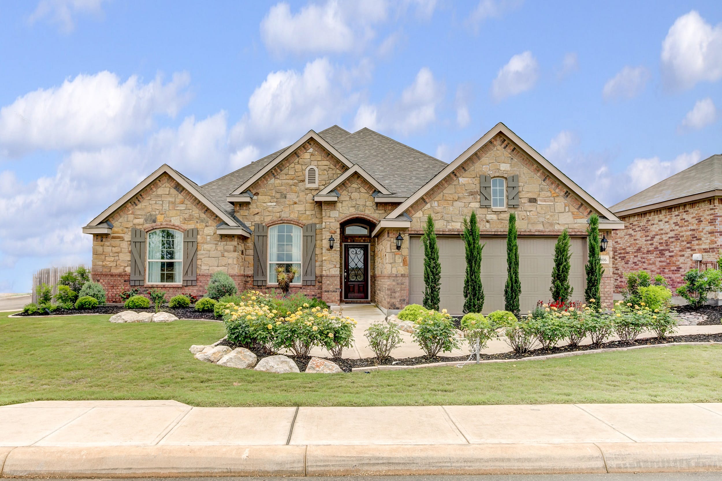Latest Real Estate Articles header image.
