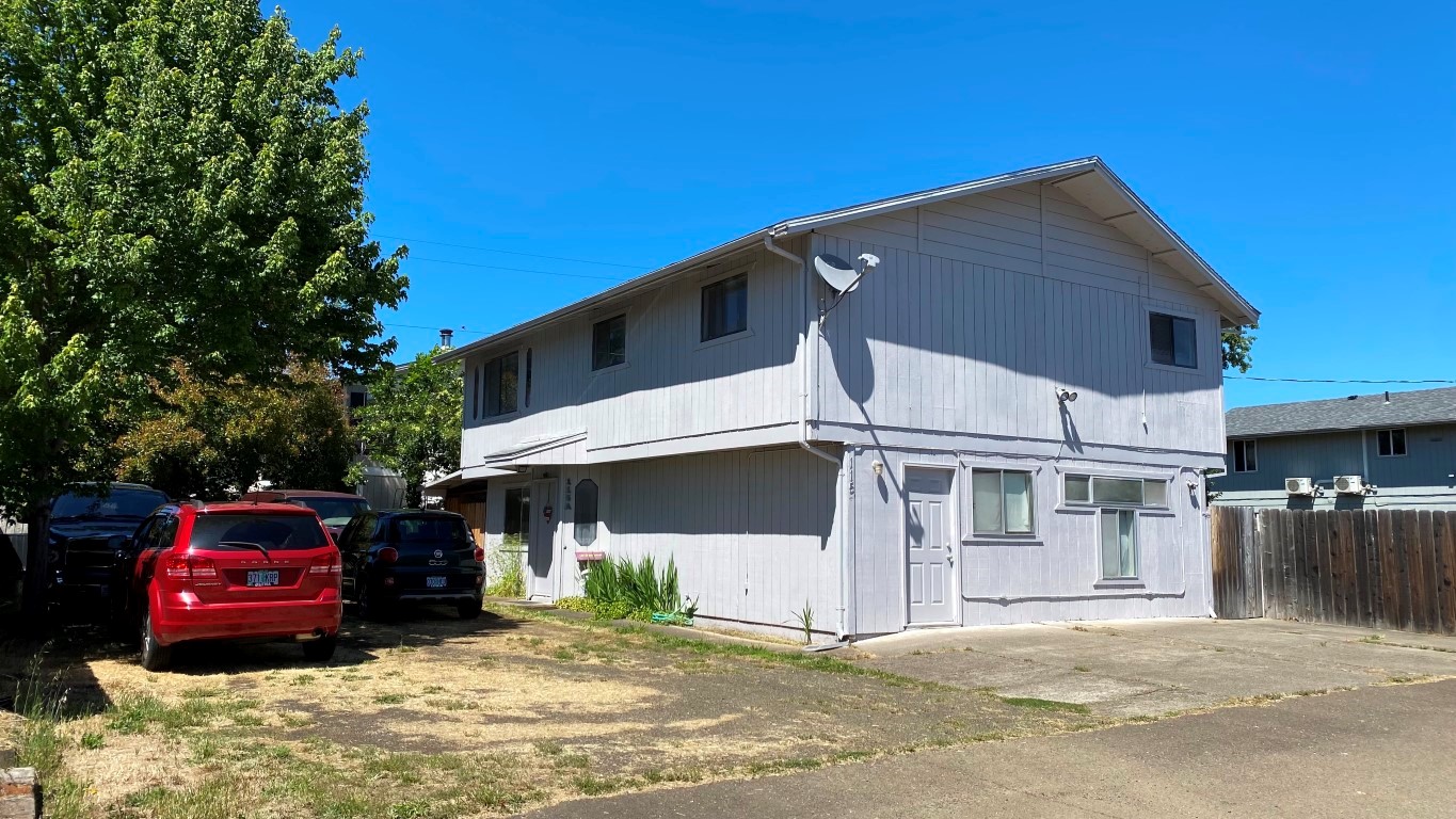 Perfect Two-Family Set Up in Winston OR! header image.