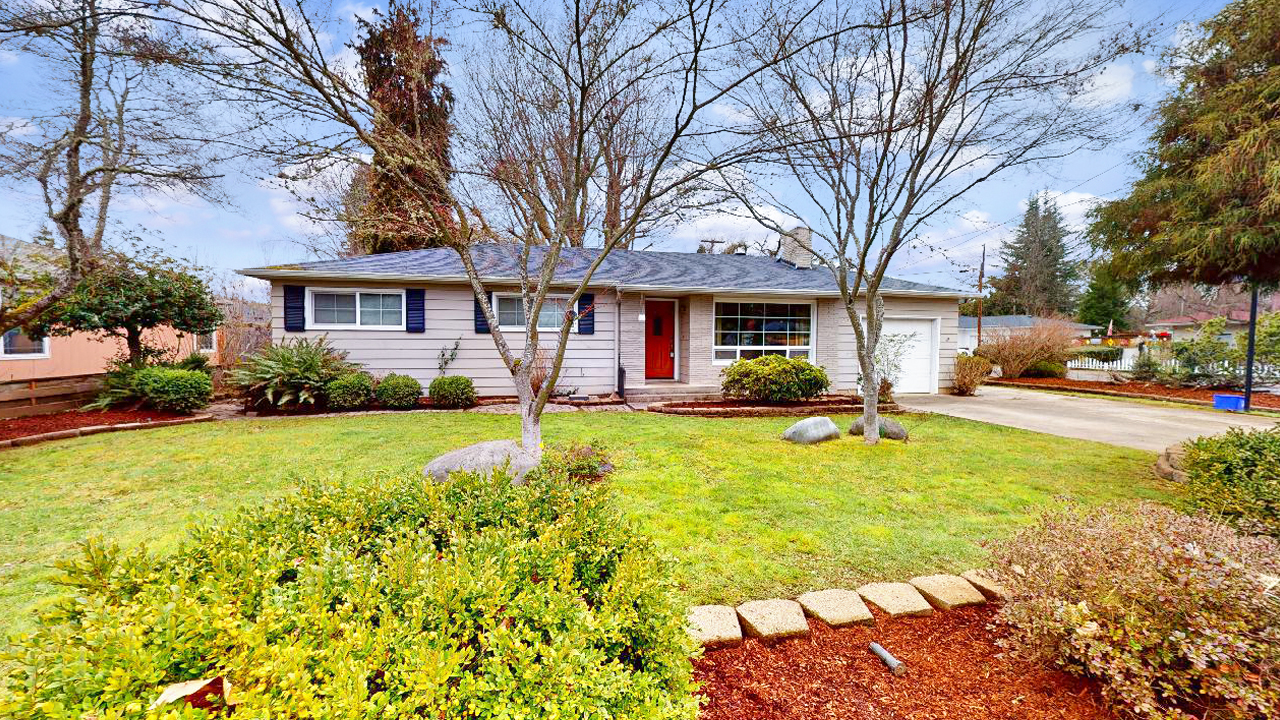 Cozy Home with Great Landscaping! header image.