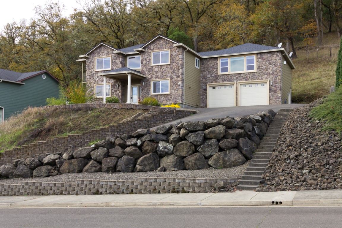 Luxurious Hucrest Home with Amazing Views! header image.