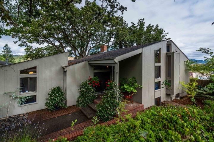 1172 SE Hawthorne Dr: Mid-Century Modern in Hawthorne Terrace! header image.