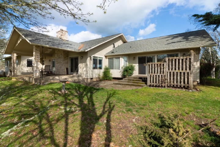 512 North Curry Rd: Custom Home with Vineyard and Commercial Winery header image.