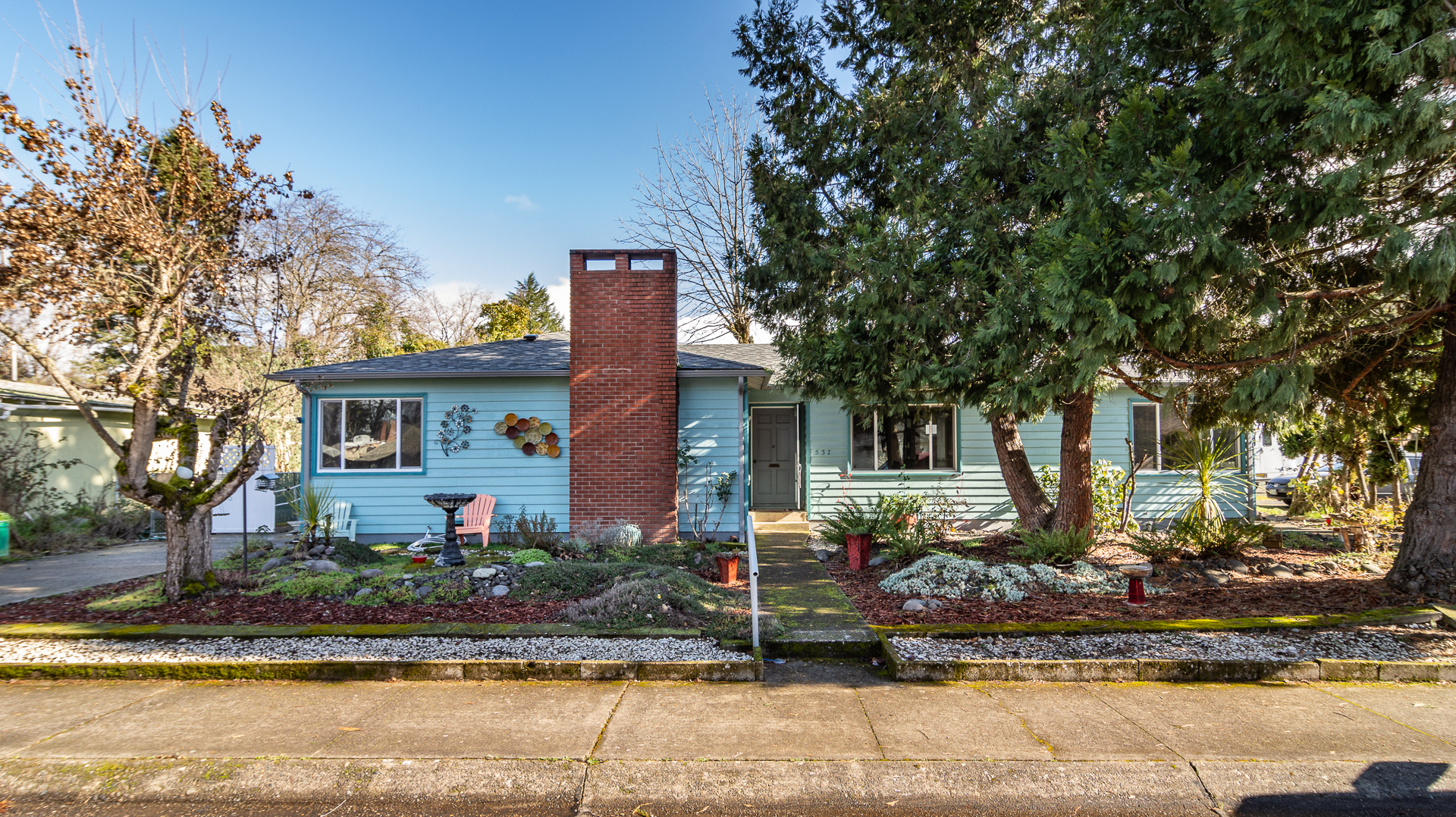 Searching for a Well Cared For Home in Convenient Roseburg OR Location? header image.