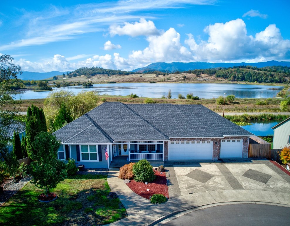 Gorgeous Westlake Home with Views of Fords Pond! header image.