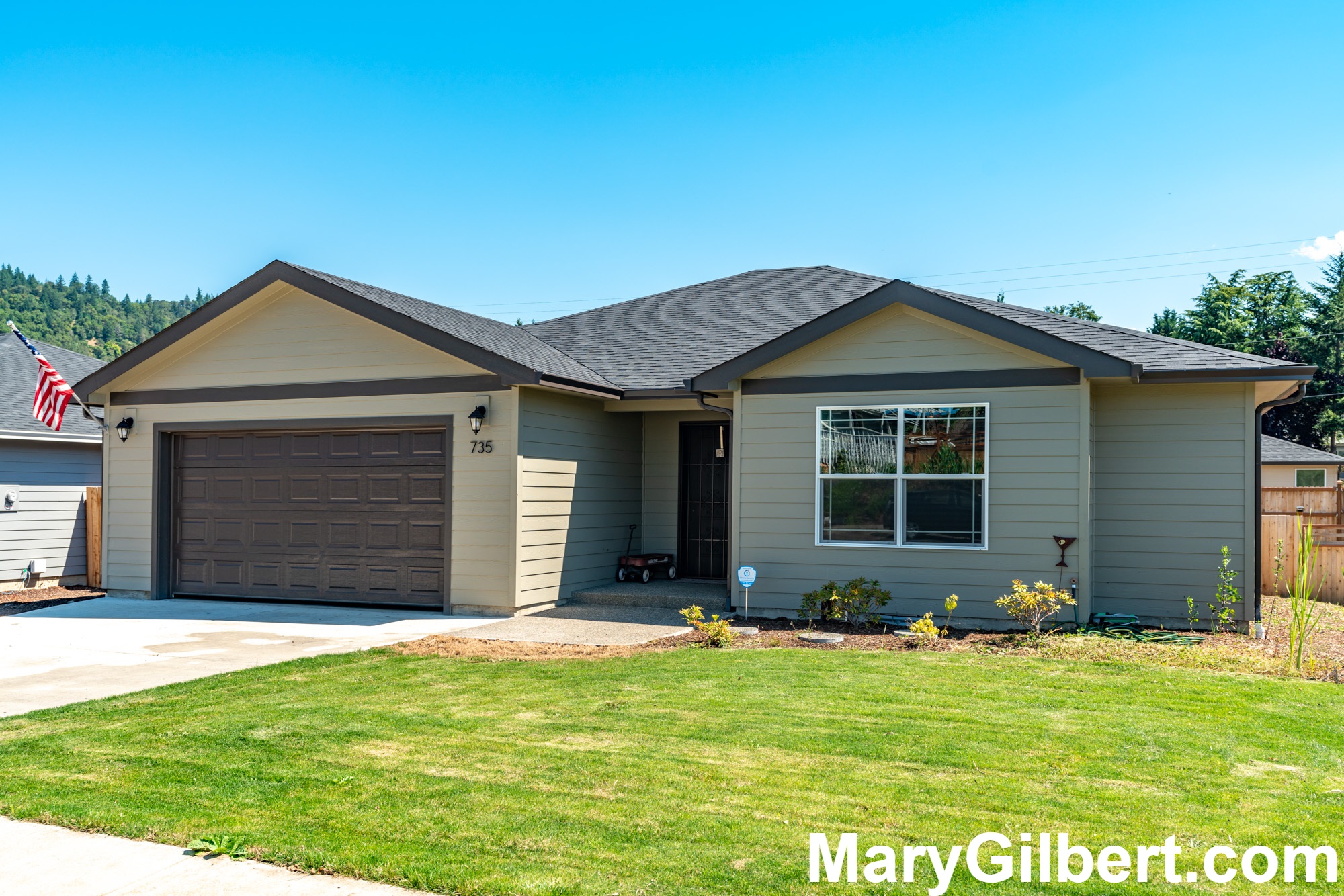 735 SE Lanola Street: Gorgeous Orchard View 3 Bedroom Home! header image.