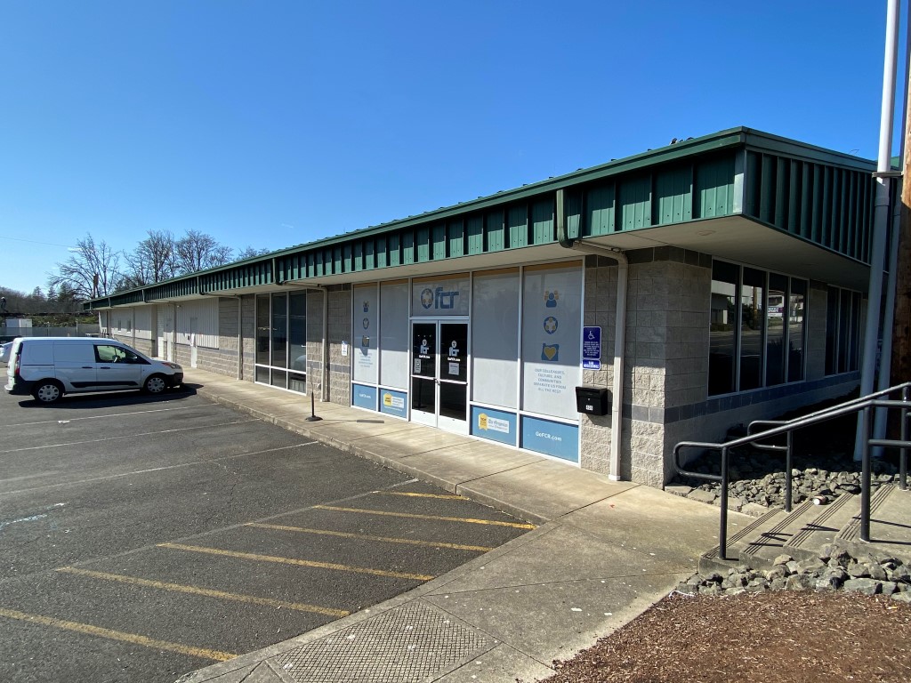 Retail/Commercial Space in Great Roseburg OR Location! header image.