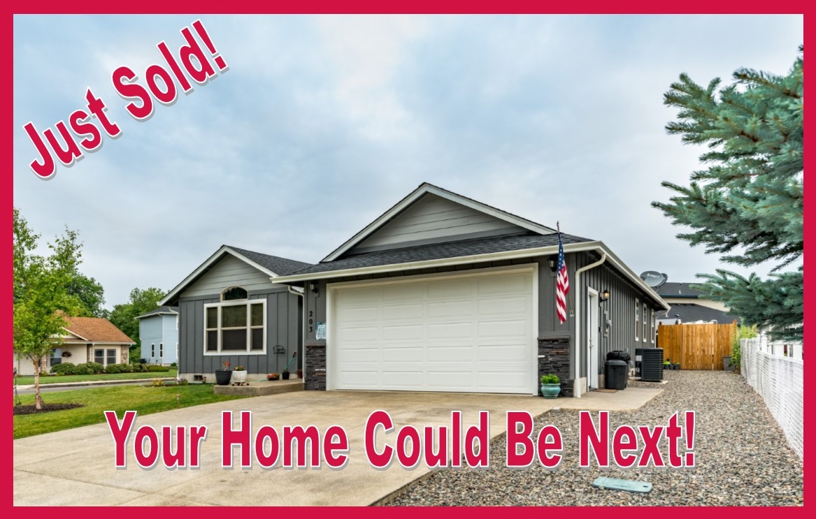 203 Clear Lake Street: Newer 3 Bedroom Home in Lovely Lakeview Estates! header image.