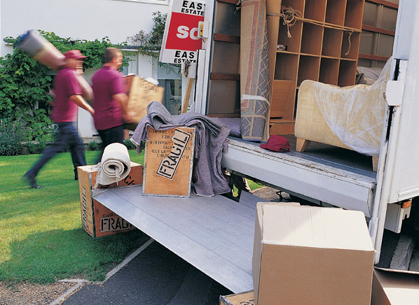 Protecting Yourself From Moving Scams header image.