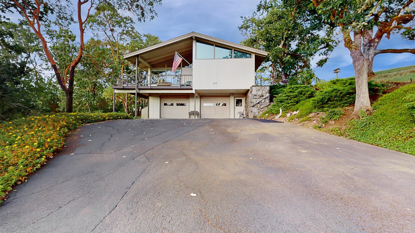 Mid-Century Modern Home with North Umpqua River Views! header image.