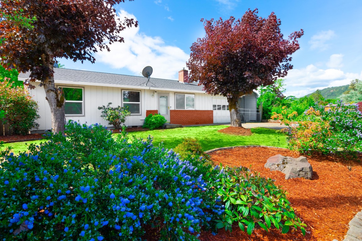Conveniently Located and Updated Roseburg OR Home with a Private Country Feel! header image.