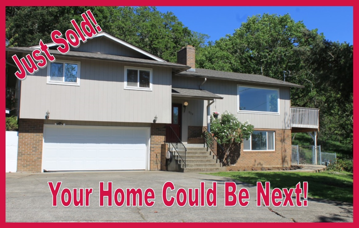 909 NE Parkview Court: Spacious Split-Level Home in Quist Heights! header image.