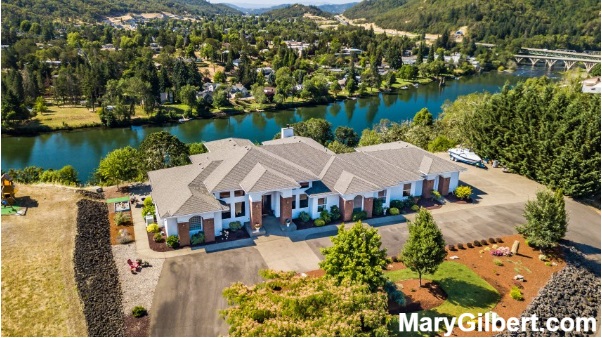 121 Boatwatch Lane: Gorgeous Home with Spectacular Views! header image.