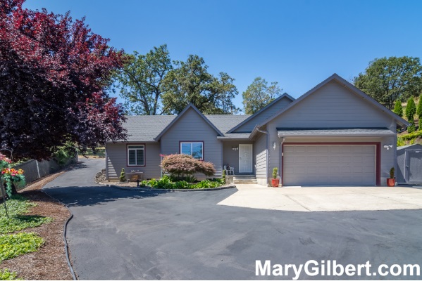 1939 Fairhill Dr: Lovely Contemporary in Great Location! header image.