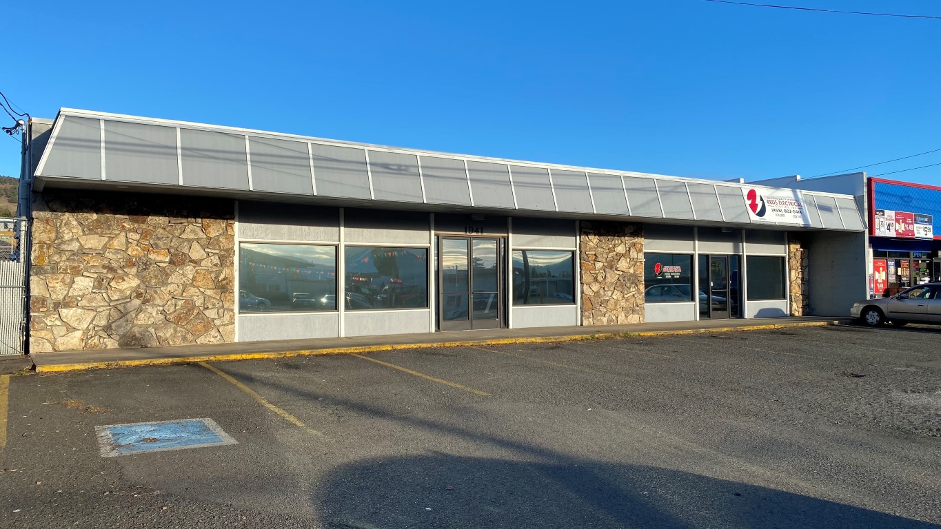 High Profile Roseburg OR Location for Your Business! header image.