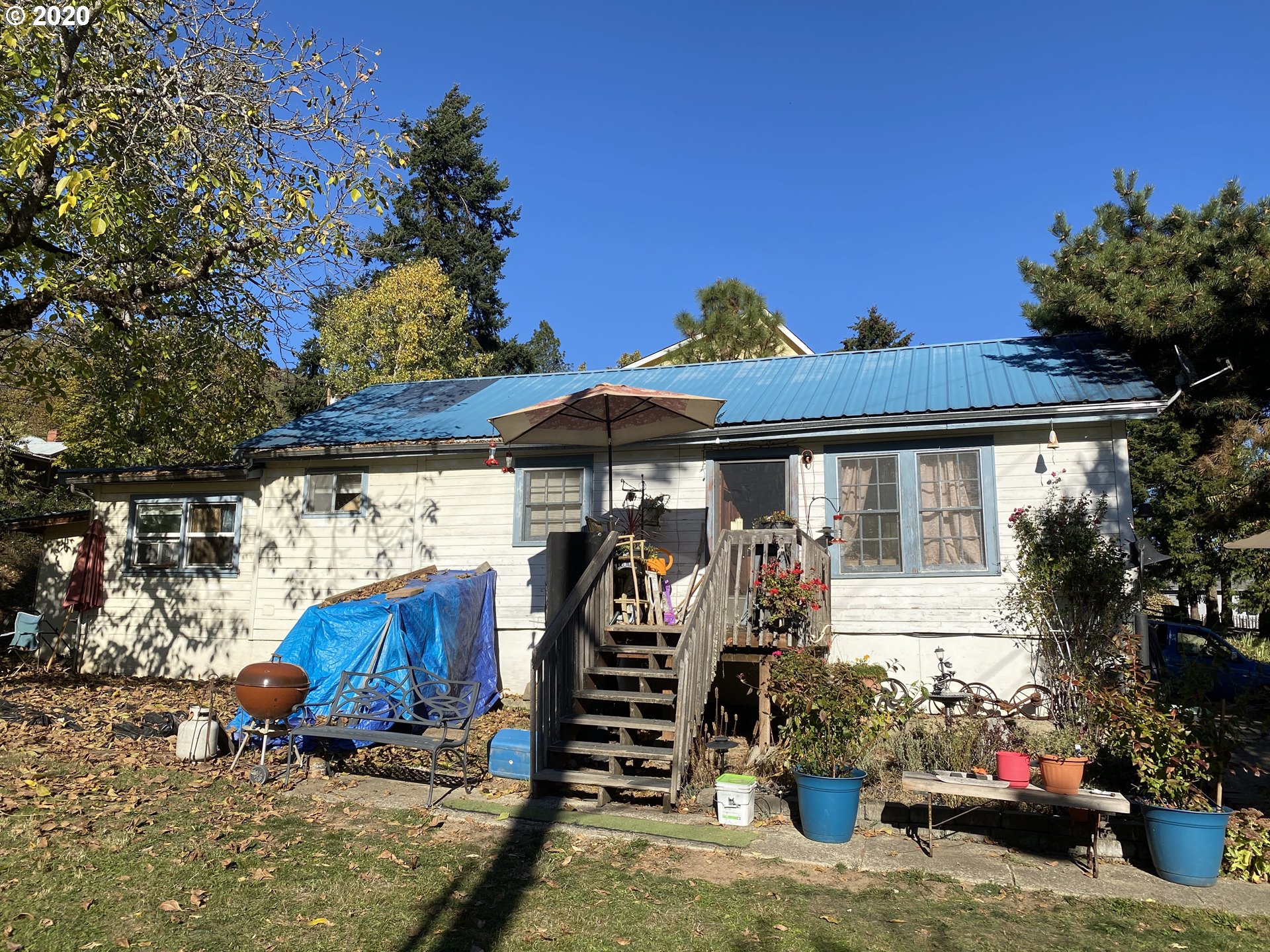 420 SW Fourth Ave: Affordable Cottage with Many Possibilities! header image.