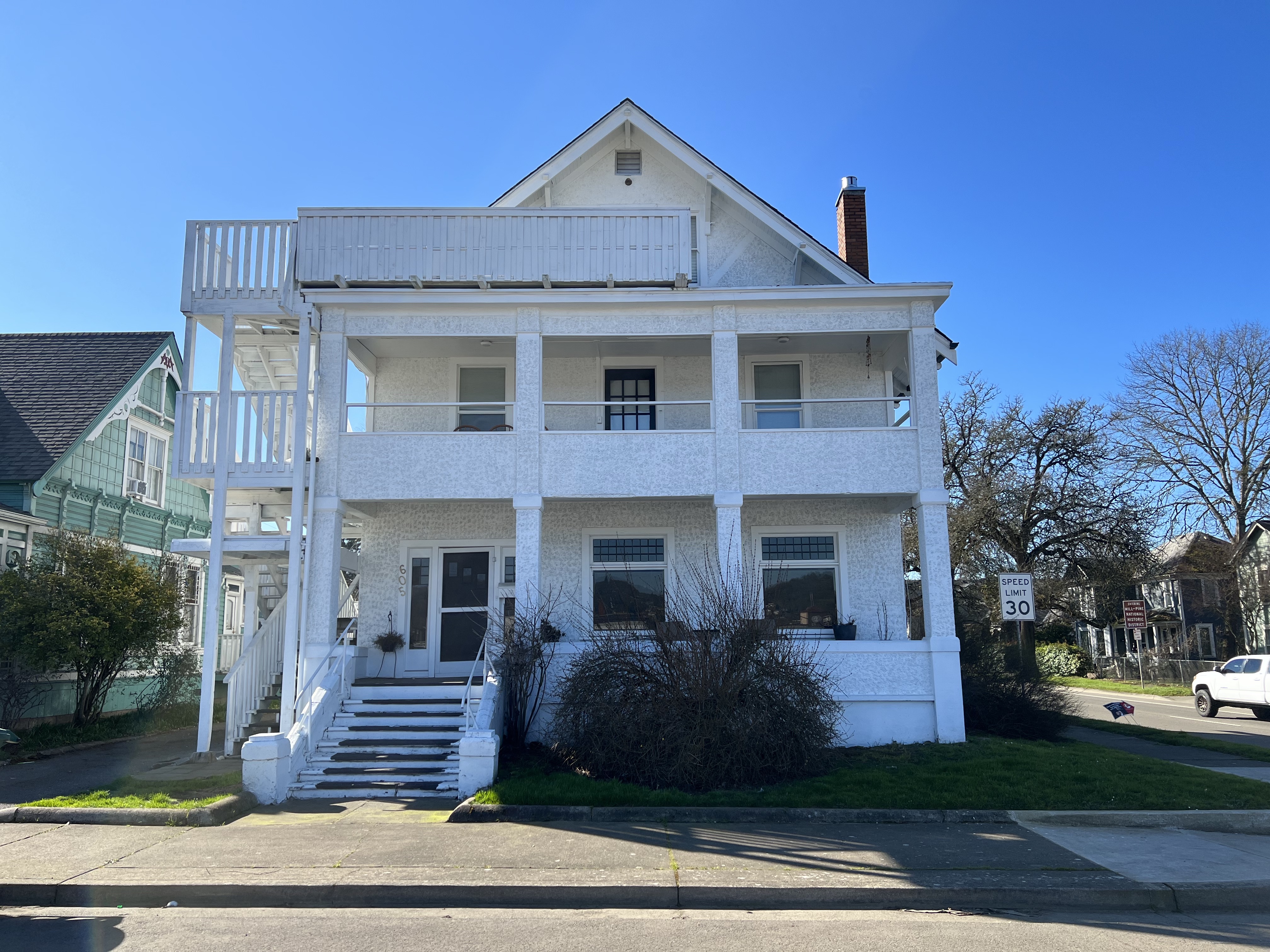 605 SE Mosher Ave header image.