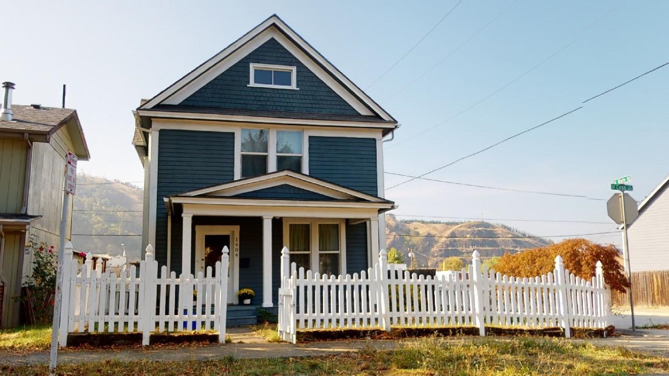 1404 SE Cobb St: Charming Home on a Corner Lot! header image.