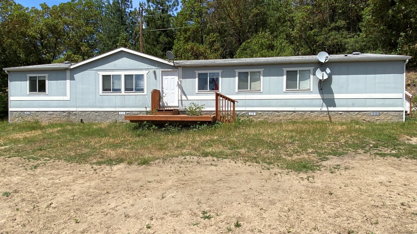 Four Bedroom Roseburg OR Home Tucked Away on 6 Acres! header image.