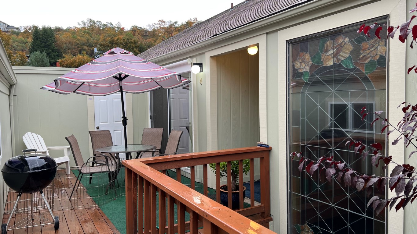 Desirable Spyglass Townhouse with Amazing Views! header image.