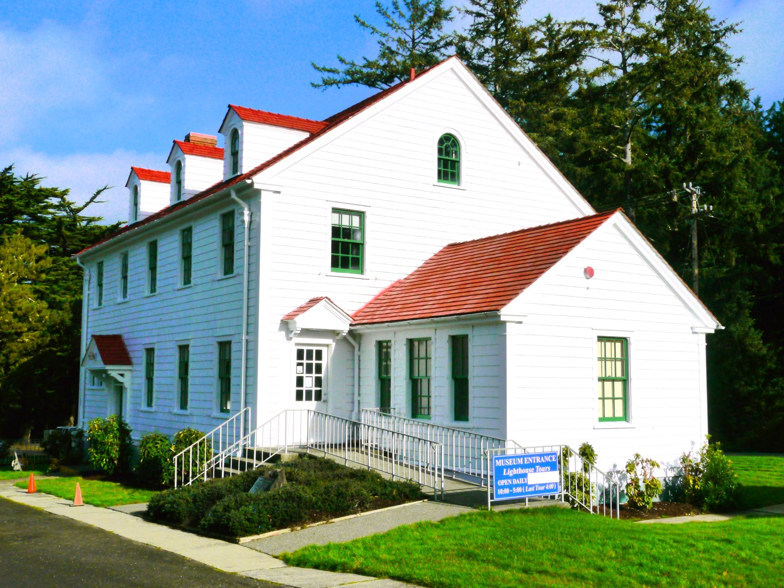White Umpqua Lighthouse Museum building with a red roof near Winchester Bay, Oregon