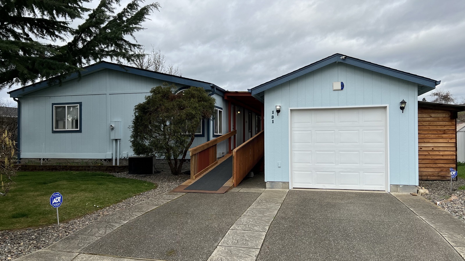 131 Creekside Ct header image.