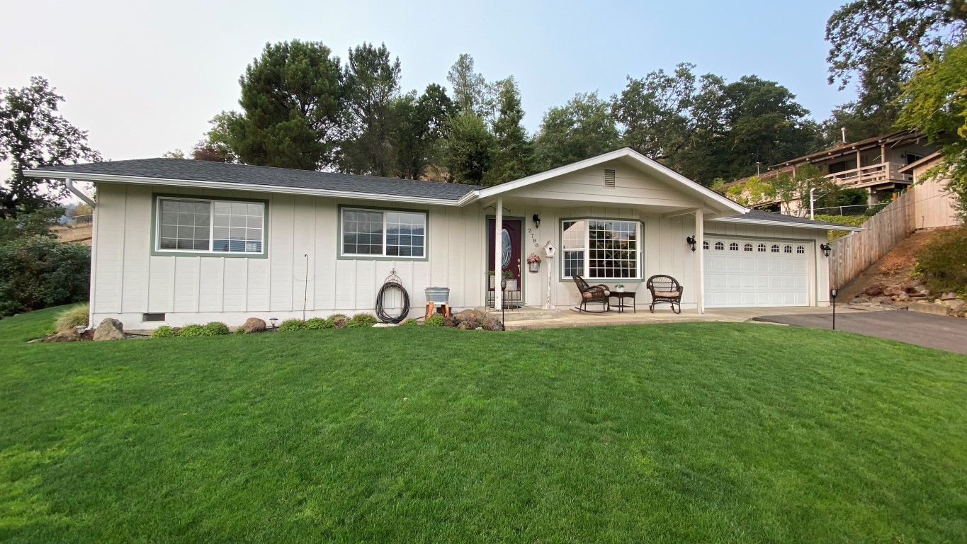 2788 NE Gordon Avenue, Roseburg, OR  97470 header image.