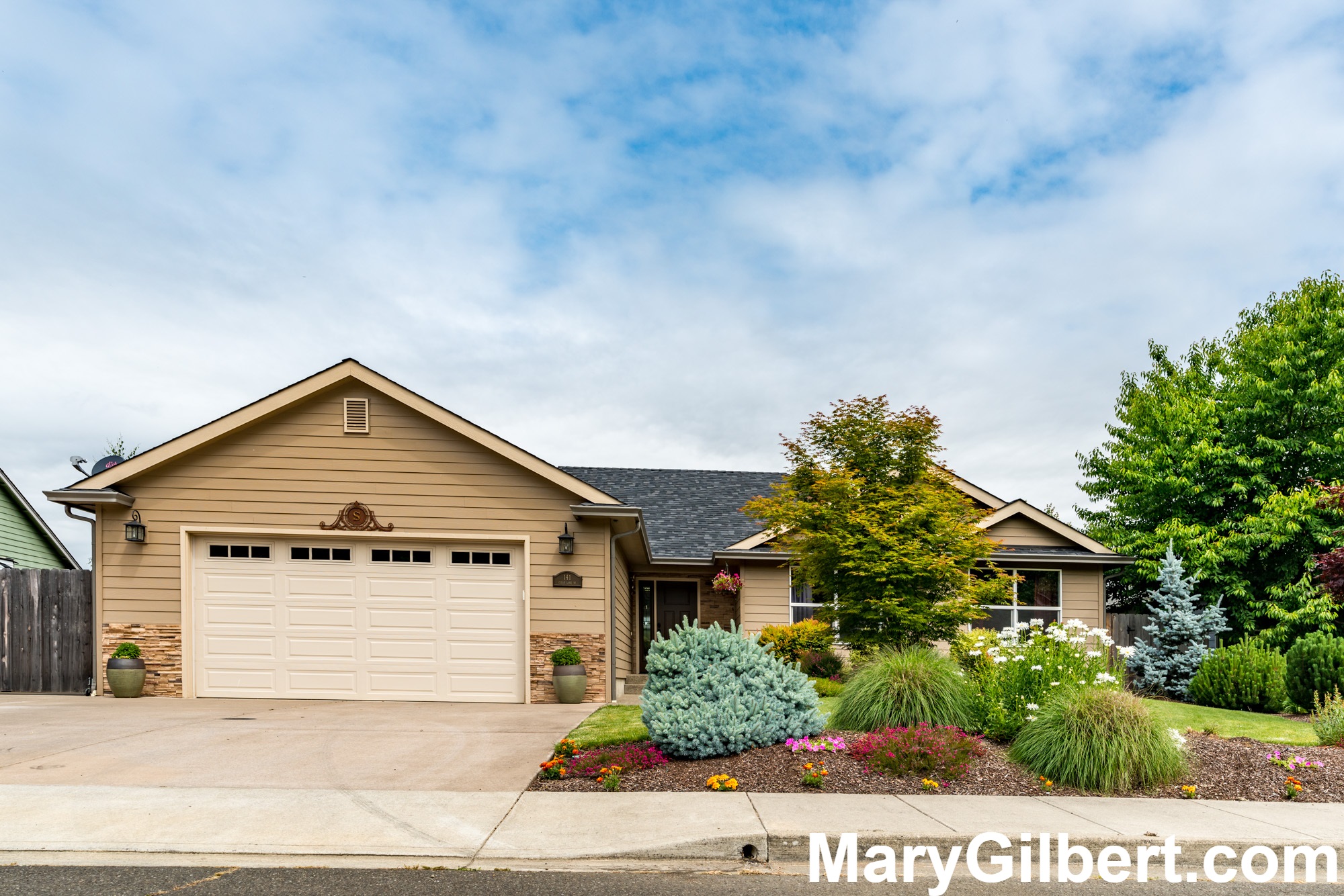 141 Clear Lake Street: The Finest in One Level Living in Lakeview Estates! header image.