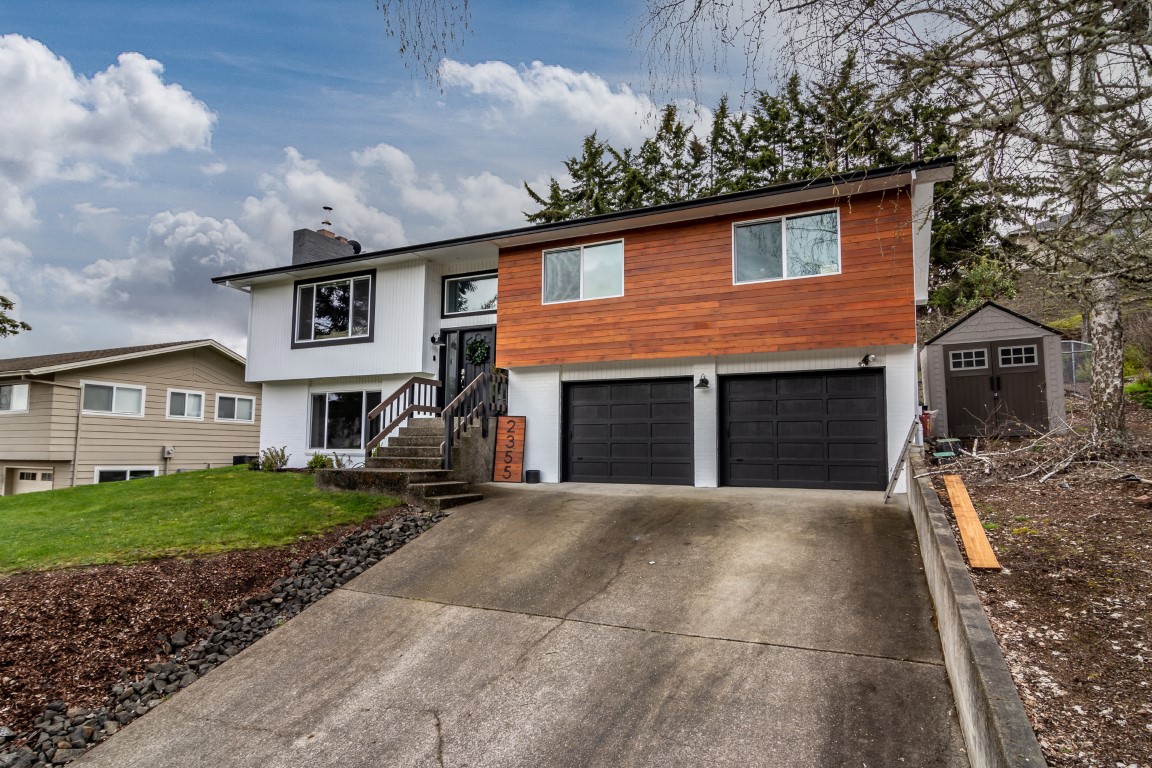 Roseburg OR Home Beautifully Remodeled From the Outside In! header image.