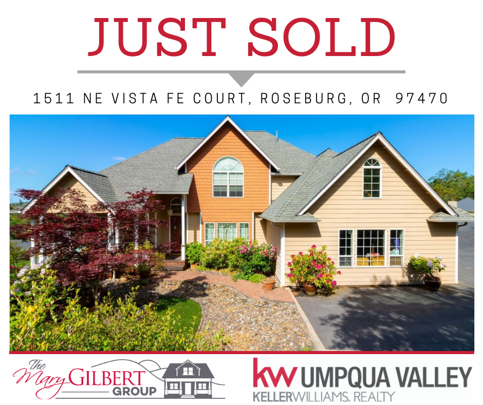 1511 NE Vista Fe Ct: Gorgeous Vista Fe Home with Remarkable Views! header image.