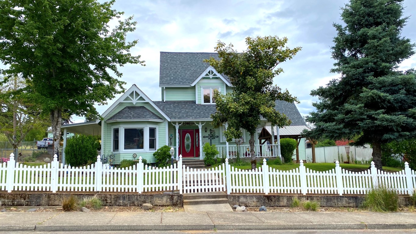 Neo-Victorian Style Oakland OR Home! header image.