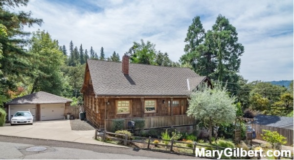 1365 SE Overlook Ave: Completely Restored Craftsman Home! header image.