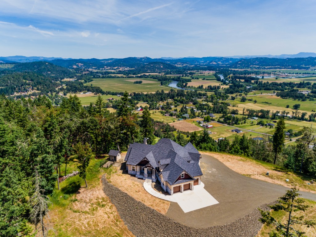 1055 Melrose Heights: Custom-Built Home with Spectacular Views! header image.