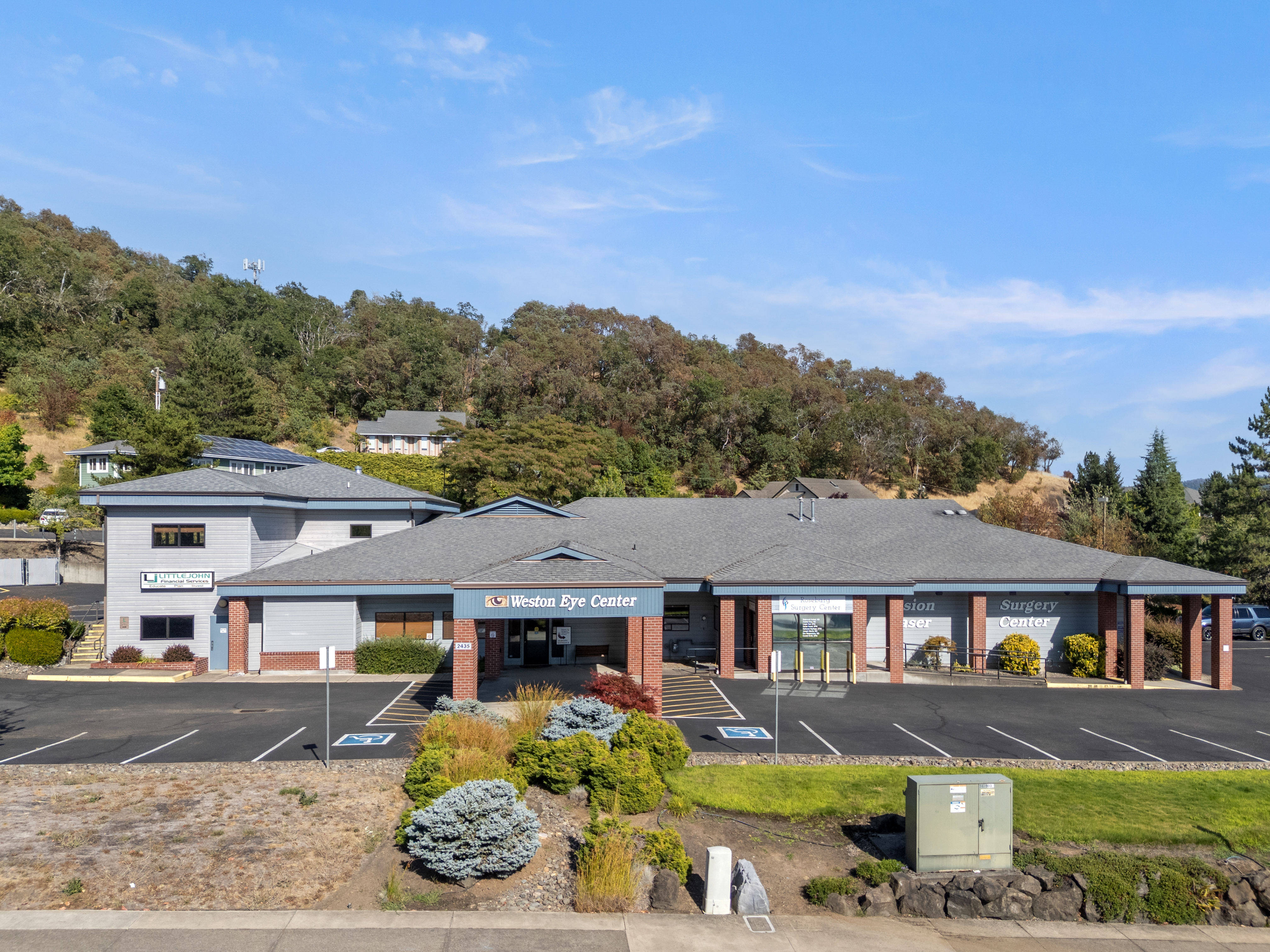 Prime Roseburg Office Space Available for Lease – Over 7,000 Sq Ft in a High-Visibility Location header image.