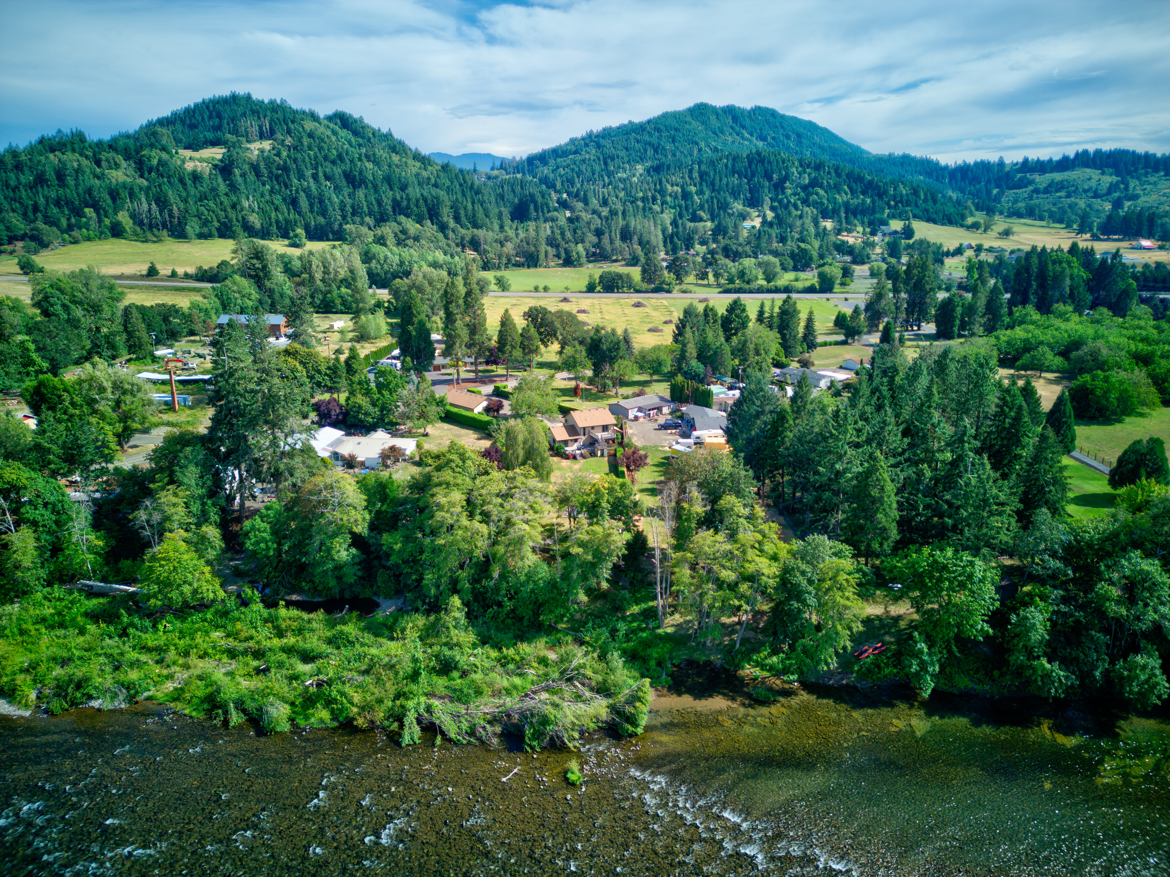 🌲 Riverfront Retreat: Live the Staycation Life on the North Umpqua header image.
